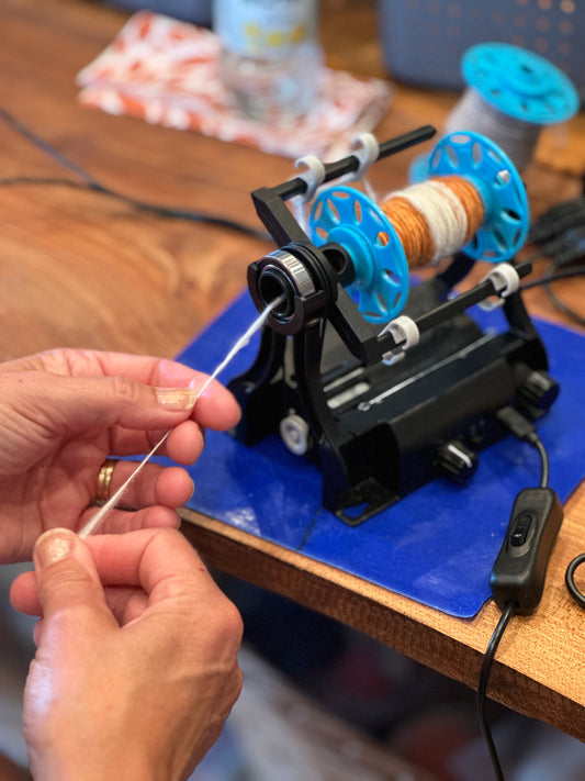Learn to spin on an E-Spinner | Maruchi Fibres