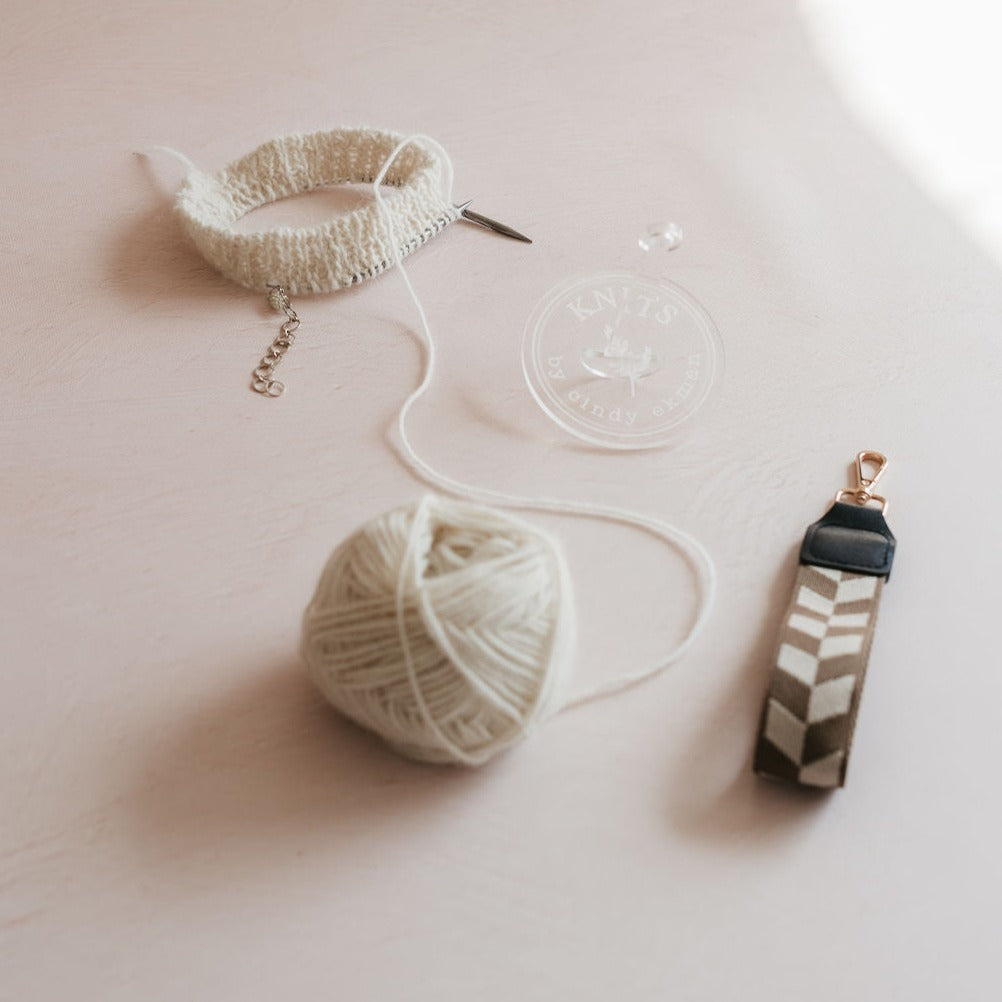 Knits.fi Yarn Buddy - Acrylic Yarn Holder with Wrist Strap | Maruchi Fibres