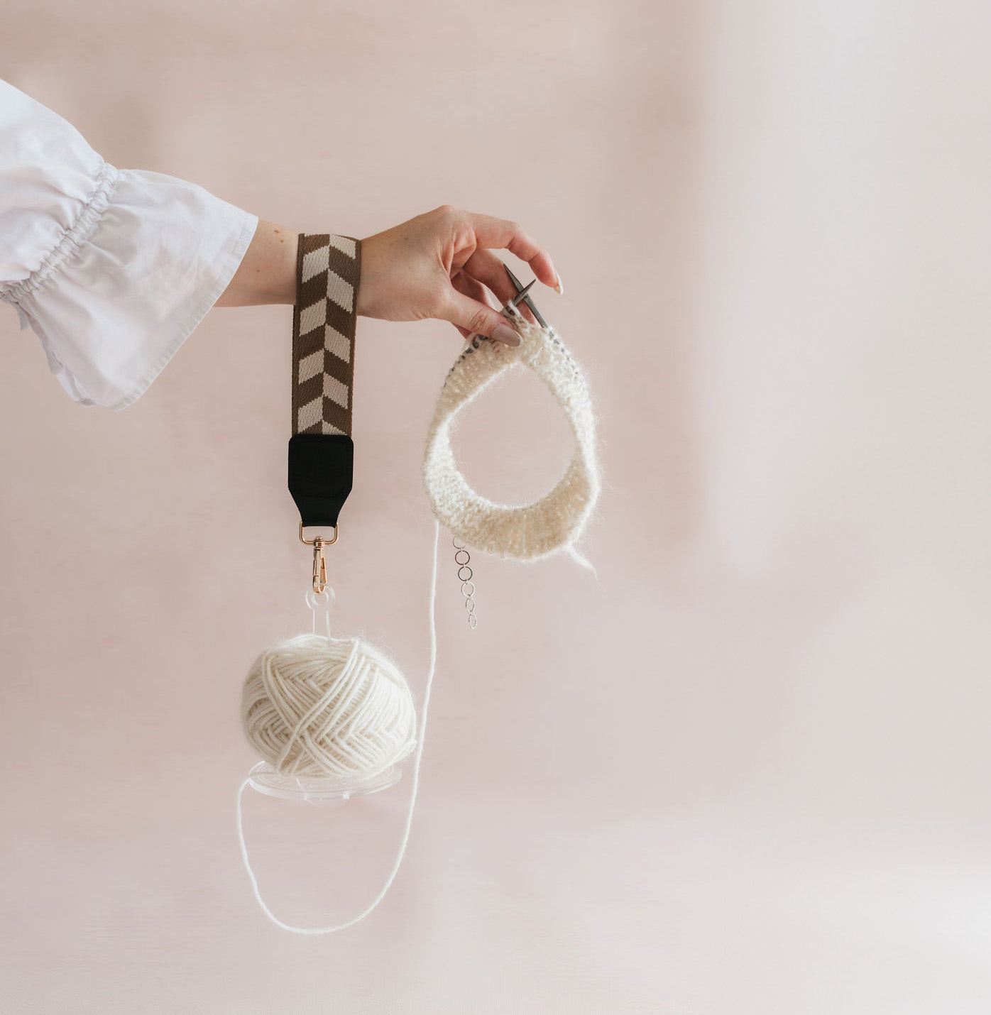 Knits.fi Yarn Buddy - Acrylic Yarn Holder with Wrist Strap | Maruchi Fibres