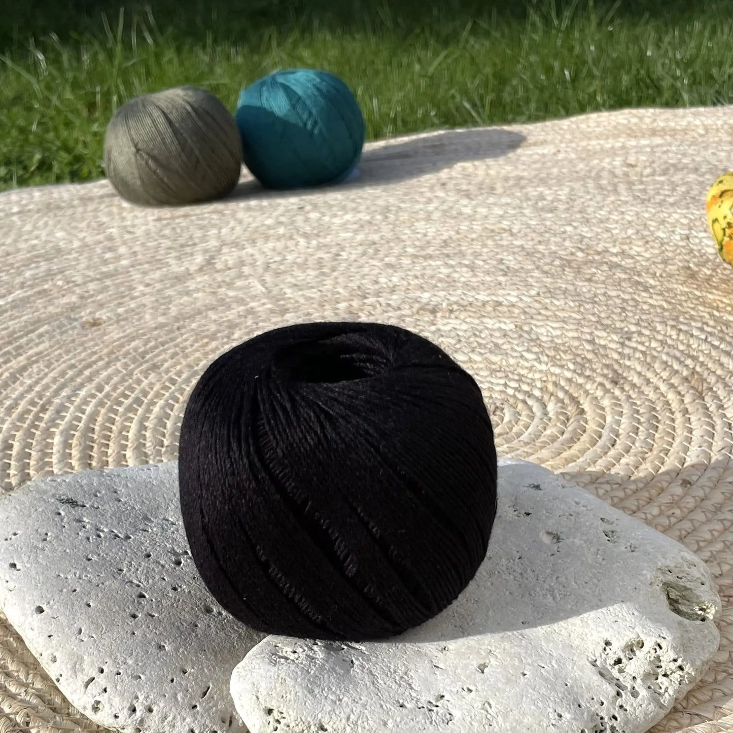 Casasol Bambu M Svart 100% Organic Bamboo Yarn, Fingering Weight | Maruchi Fibres